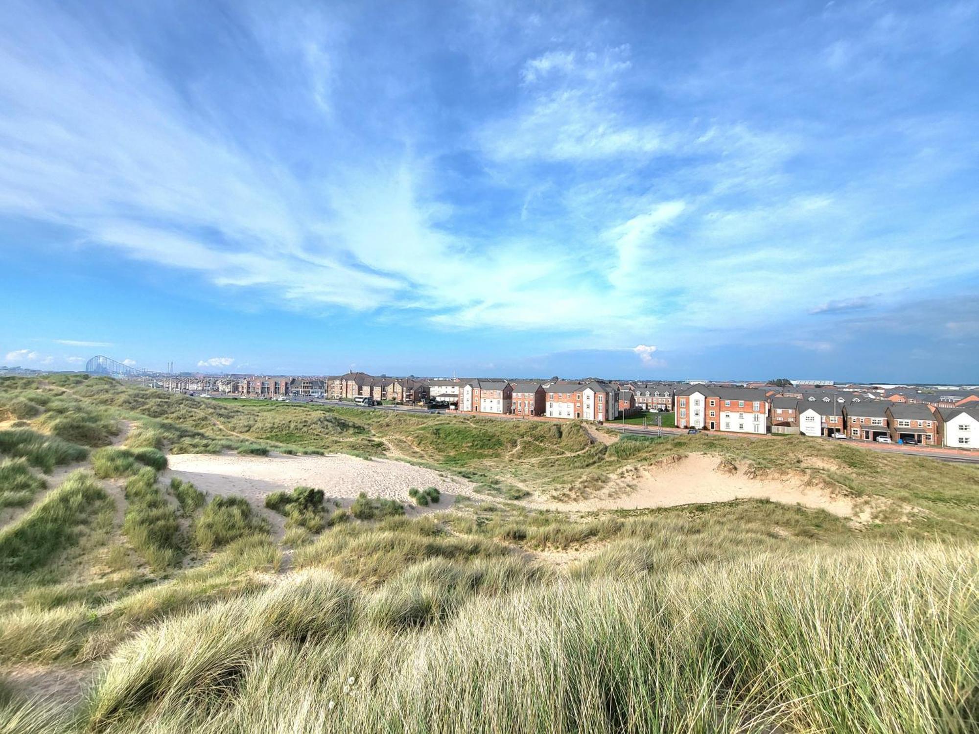Seaside Beach Themed Home With Garden And Driveway Lytham St Annes Extérieur photo